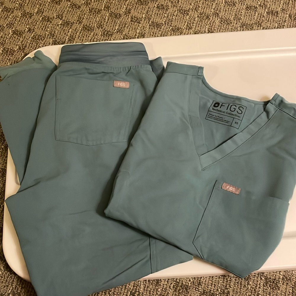 Figs scrubs